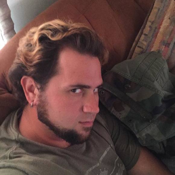 Meet your Posher, Daniel - Picture 1 of 5